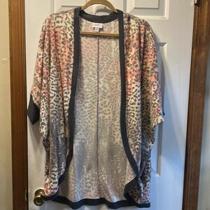 Lularoe Tracy cocoon cardigan
Size Large
New without tag